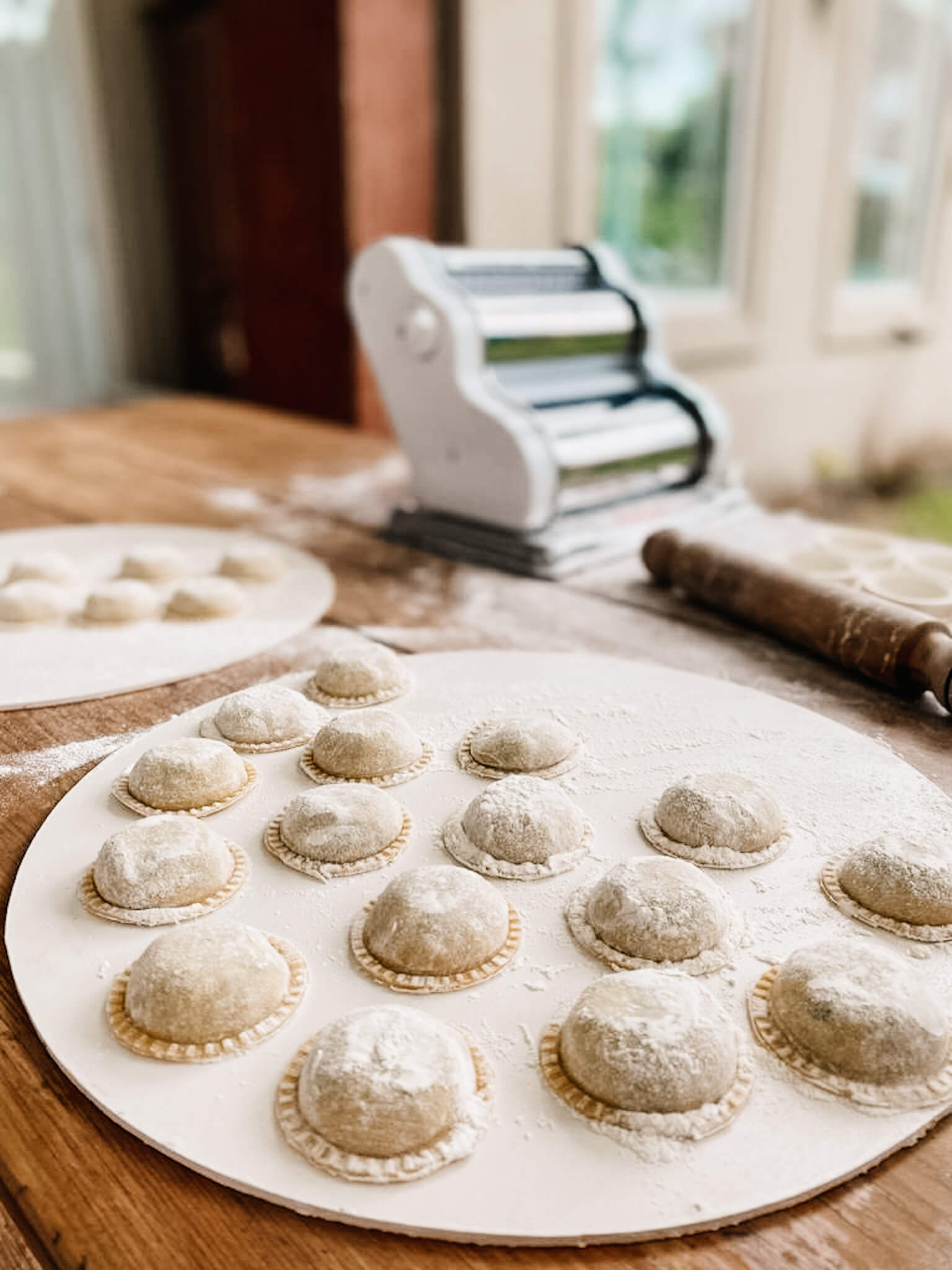 Preparación de sorrentinos de espinaca y ricota