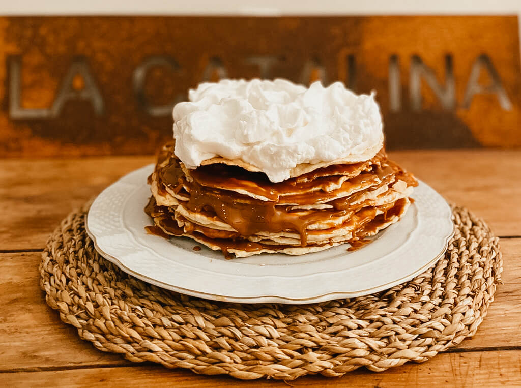 Torta rogel con dulce de leche y merengue italiano